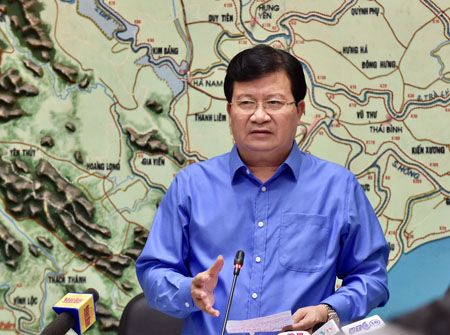 Phó Thủ tướng Trịnh Dình Dũng yêu cầu tập trung mọi lực lượng, phương tiện tìm kiếm thuyền viên mất tích.